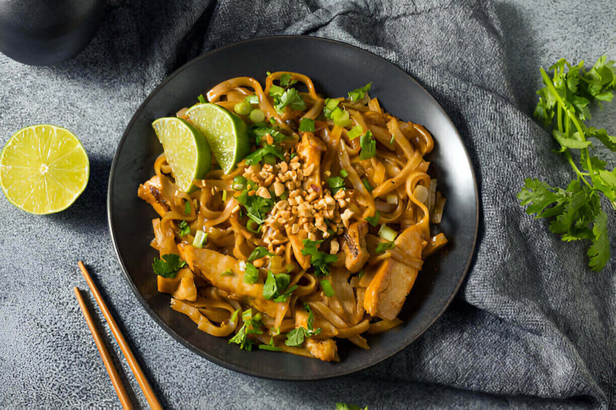 What to Serve with Pad Thai 24 Delicious Pairings